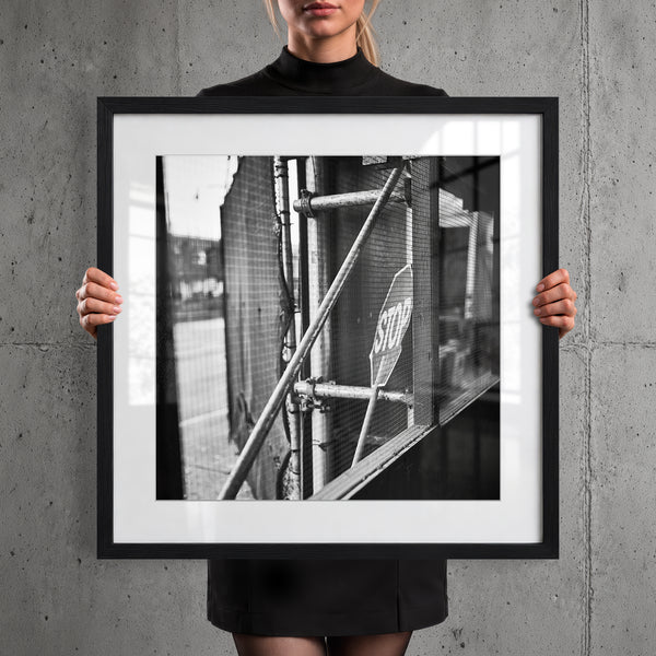 Mise en situation — Tirage d'art noir et blanc Rough Street 10, New York City, PRLXY