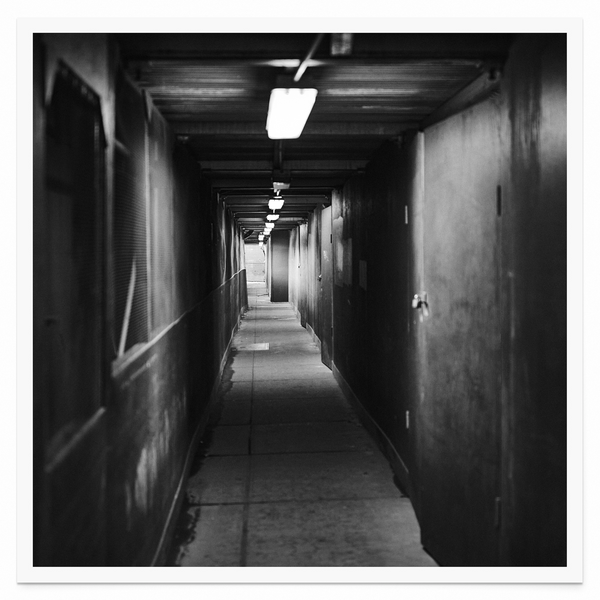 Tirage seul — Tirage d'art noir et blanc Rough Street 11, New York City, PRLXY
